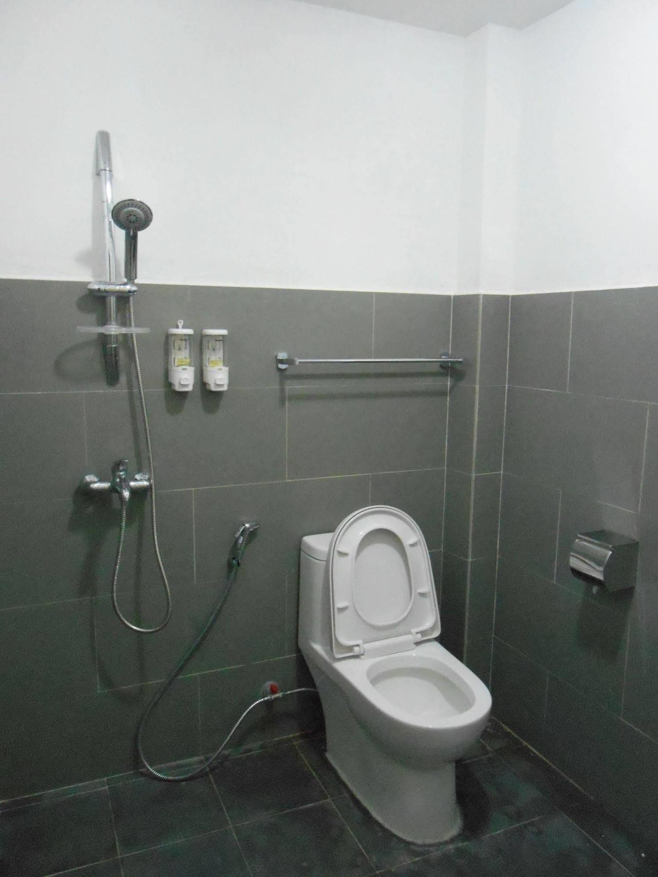 Four Rivers Youth Hostel يانغون المظهر الخارجي الصورة